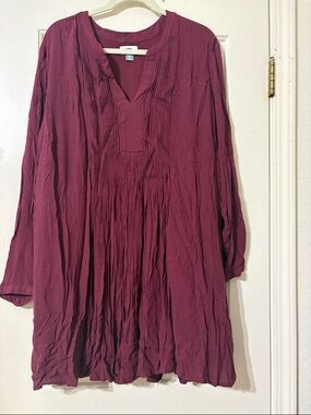 Old Navy Pintuck V-Neck mini-mid dress  in Wine